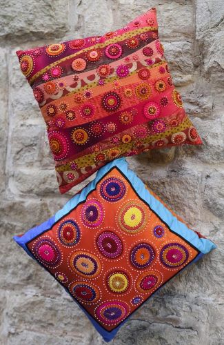 Picture of WW Cushion Red Centre